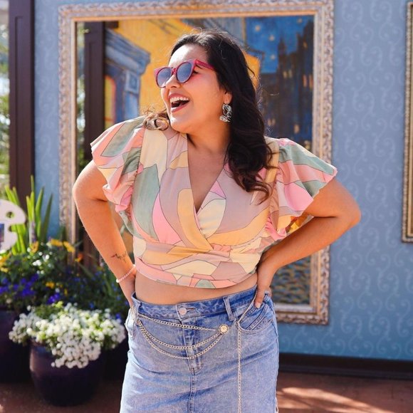 LOVE IS ABSTRACT‎ TOP - Picture 3 of 5